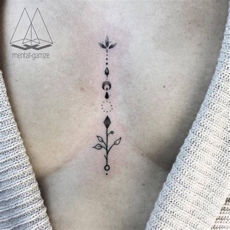 tatuajes entre los pechos significado|Tatuajes en medio de los senos significado: Descubre el simbolismo